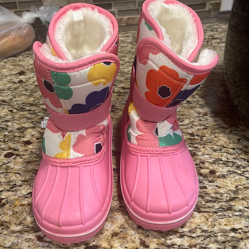 Size 11 Children’s place snow boots barely worn